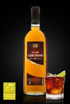 Ron añejo Carupano 12 años trago